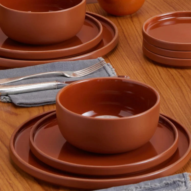 Round Elegant Ceramic Restaurant Serving Dinner Plates (Set of 4)